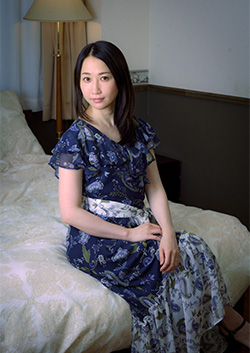 乱れる人妻　男女不倫物語